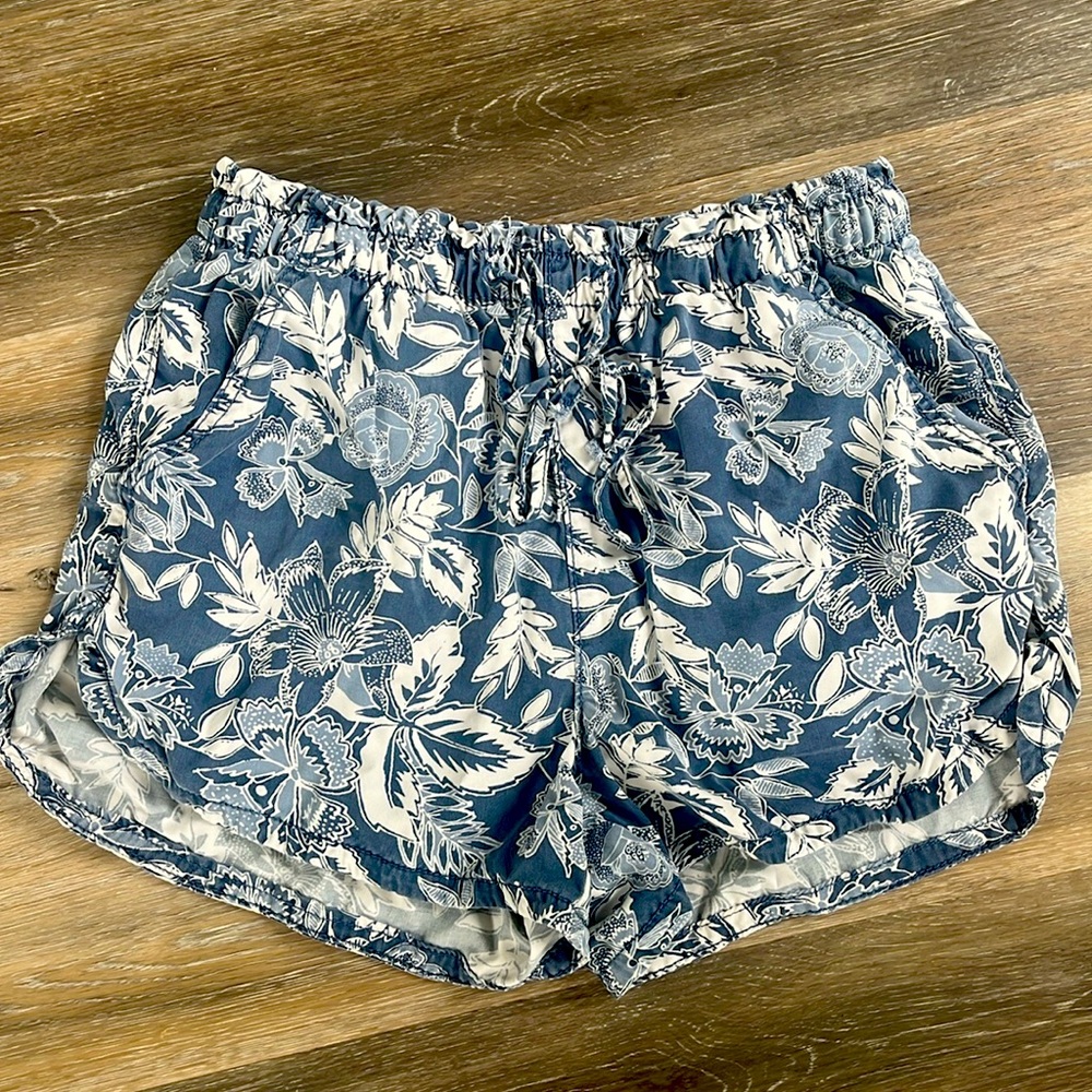 American Eagle flowy summer shorts
